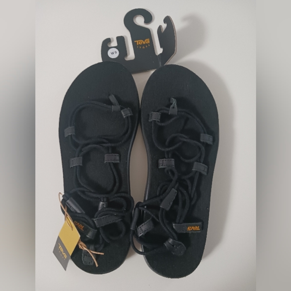 Teva voya sandal sz9 black new with tags